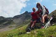 43 Alla nostre spalle la cresta del Sentiero degli Alpini